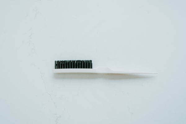 the-sleek-brush
